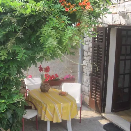 Apartamento Margita By Interhome Supetar